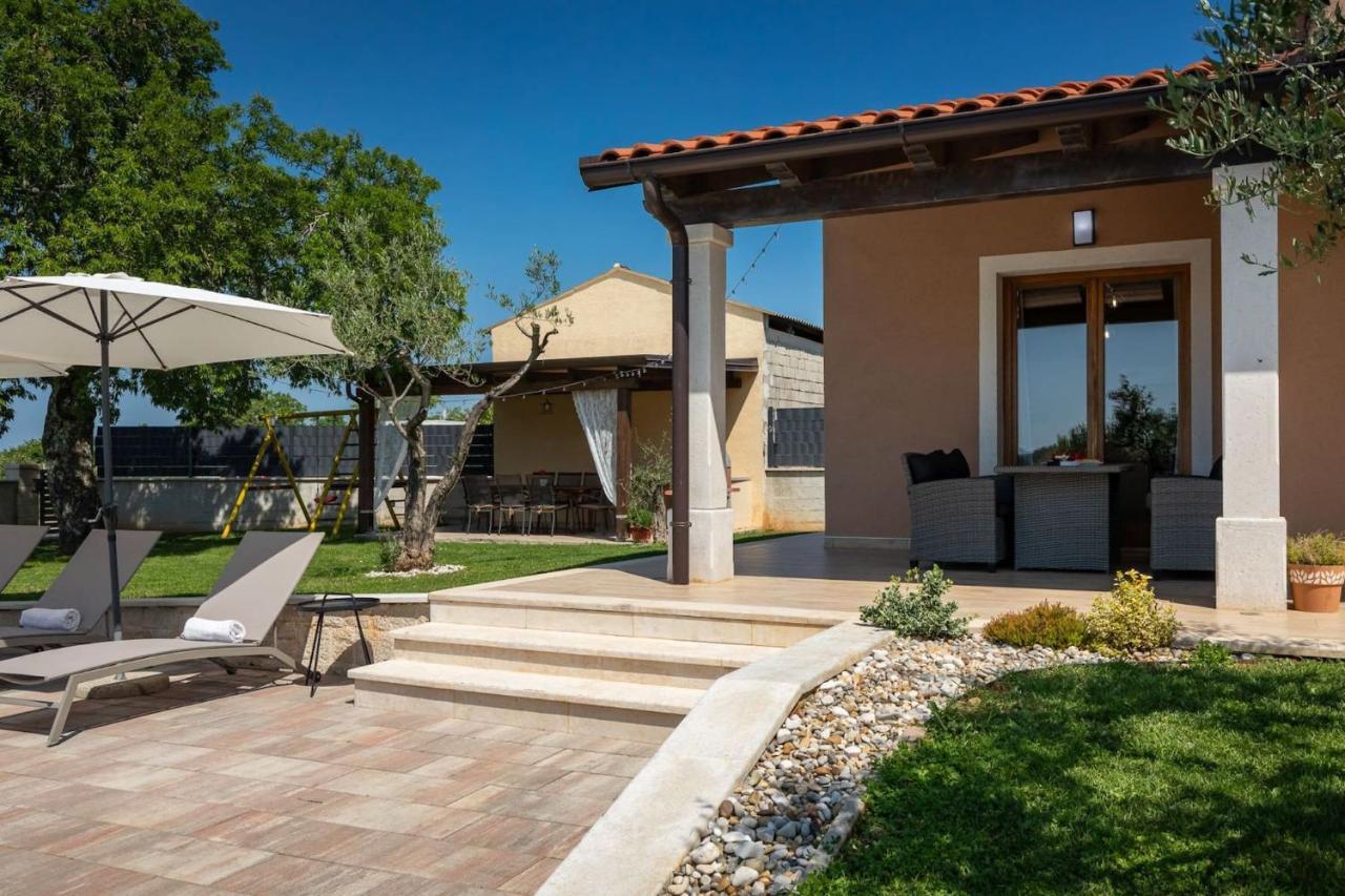 Activity Villa Gita With Pool And Grill In Tinjan Exterior photo