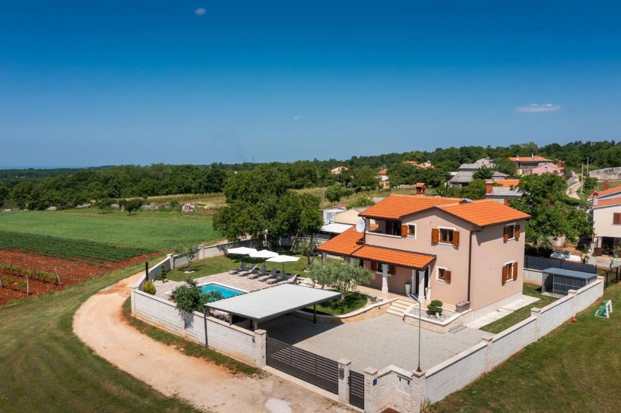 Activity Villa Gita With Pool And Grill In Tinjan Exterior photo